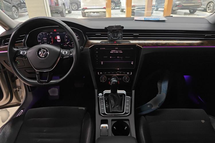 Used Volkswagen Magotan 2018 330TSI DSG Luxury Model Center Console