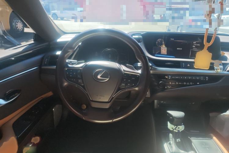 Used Lexus ES 2018 200 Excellence Edition China V Standard Steering Wheel