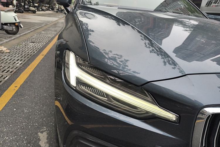 Used Volvo S60 2021 T4 Zhiyuan Luxury Edition Right Front Headlight