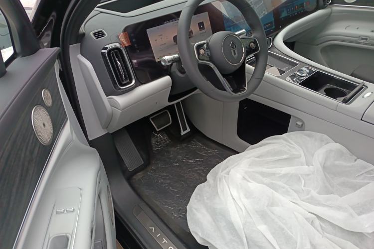 Used Hima AITO M9 2024 Range-Extended Ultra Version 42 kWh 6-Seater Model Driver Seat