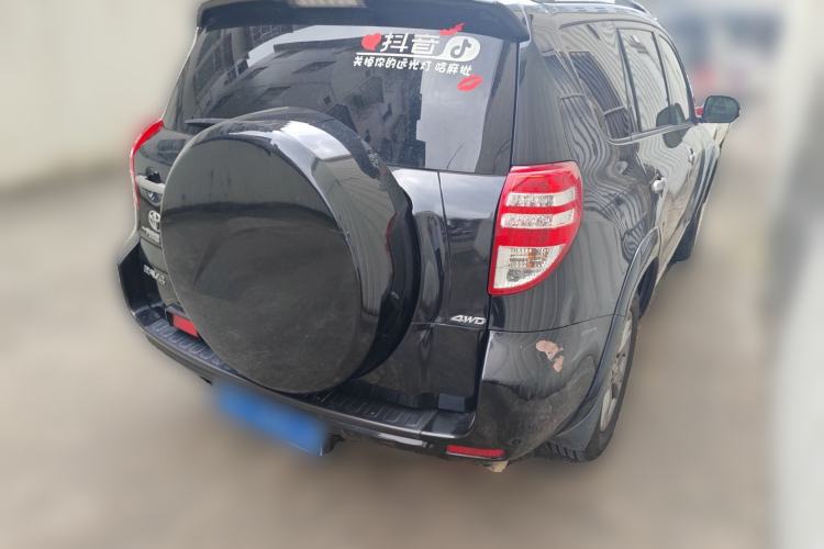 Used Toyota RAV4 2012 Luxurious 2.4L Automatic 4x4 with Stylish Features