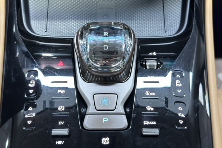 Used Denza D9 2022 DM-i 970 Four-Wheel Drive Flagship Model
