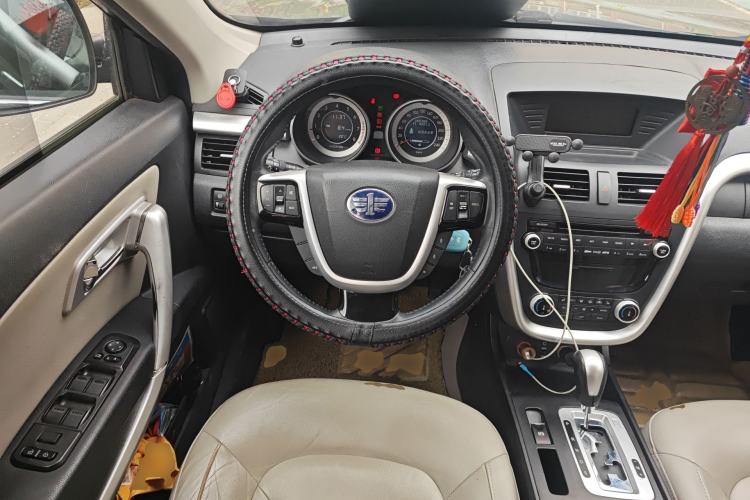 Used Bestune X80 2013 2.0L automatic luxury version