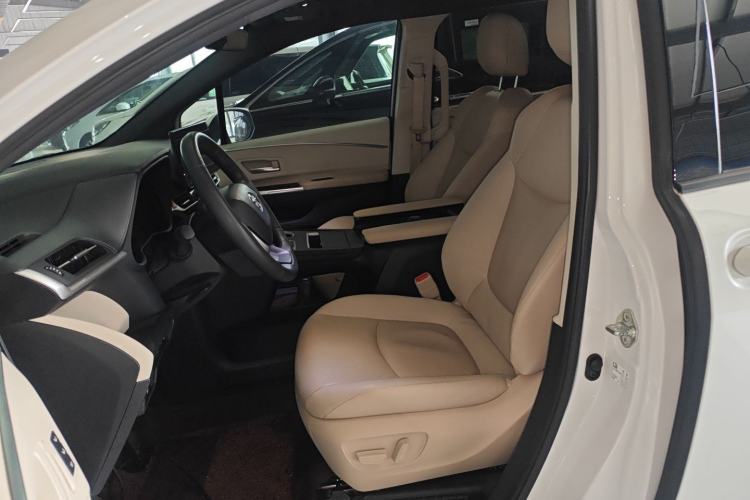 Used Toyota Granvia 2023 2.5L Hybrid Prestige PLUS Edition