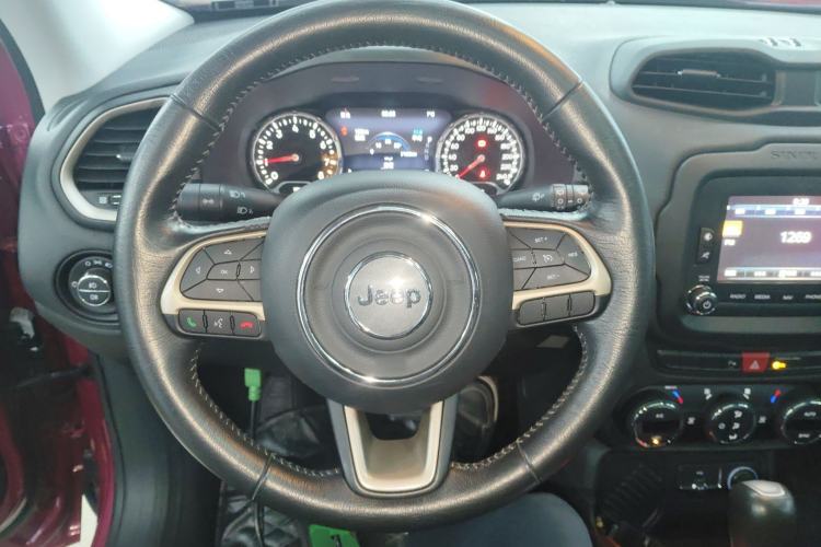 Used Jeep Renegade 2017 180T Automatic Smart Version
