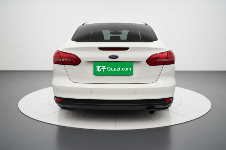 Used Ford Focus 2015 Sedan EcoBoost 180 Automatic Flagship Model Exterior 4