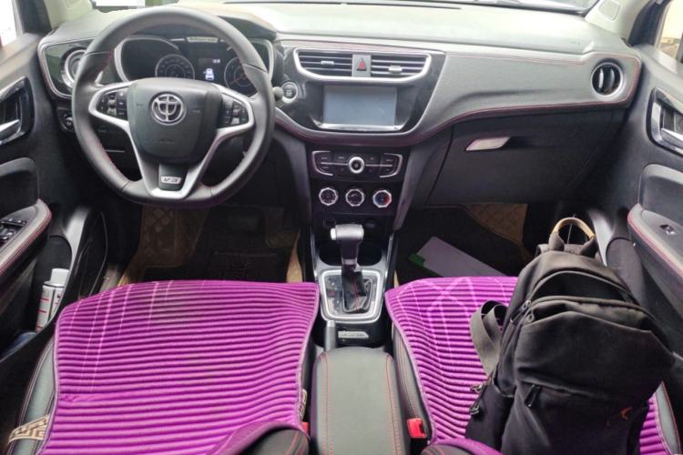 Used Brilliance V3 2016 1.5L Automatic Smart Version Center Console