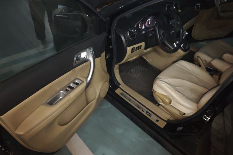 Used Haval H6 2012 2.4L Automatic Two-Wheel Drive Prestige Version
