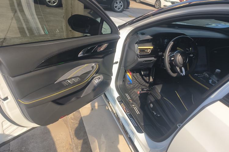 Used Hongqi H6 2023 2.0T ZhiShang Version