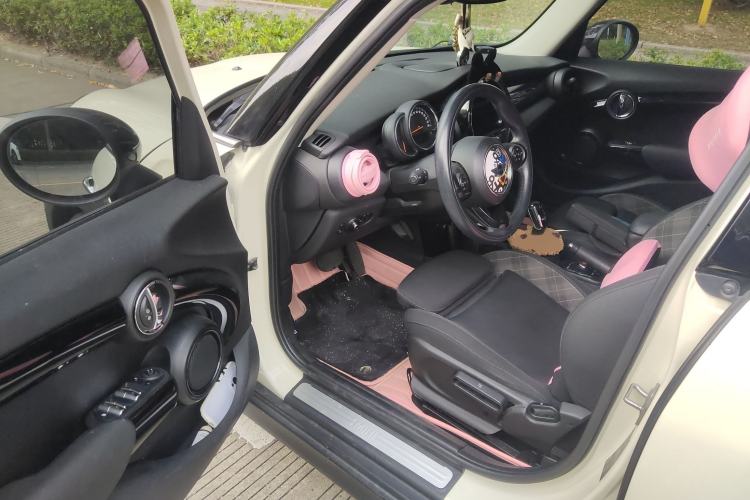 Used MINI MINI 2019 1.5T COOPER Classic Edition Five-Door Version
