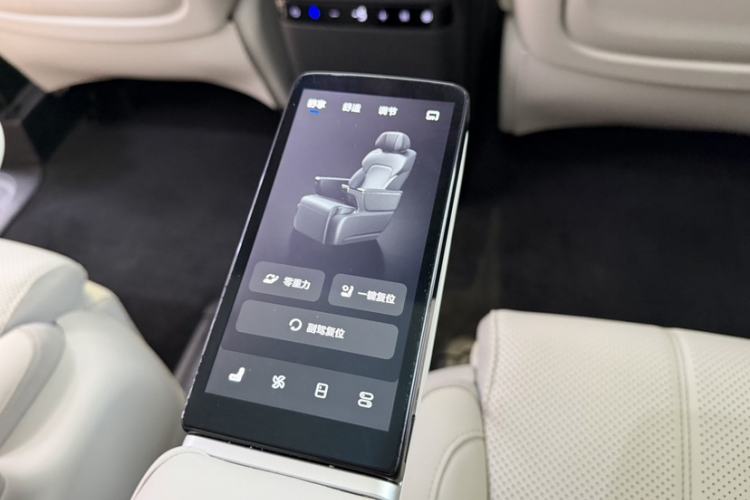 Used VOYAH Dream 2025 PHEV Four-Wheel-Drive Flagship Kunpeng Edition Interior 4