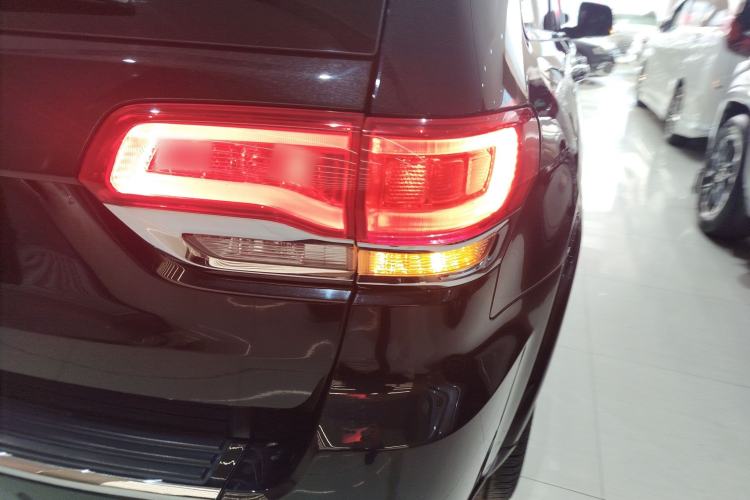 Used Jeep Grand Cherokee 2015 3.6L Luxury Navigation Edition
