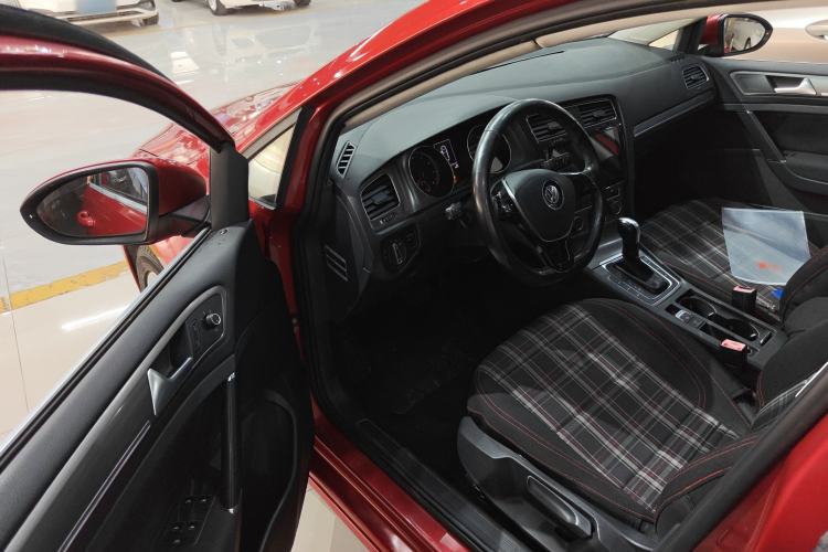 Used Volkswagen Golf 2015 1.6L Automatic Comfort Model
