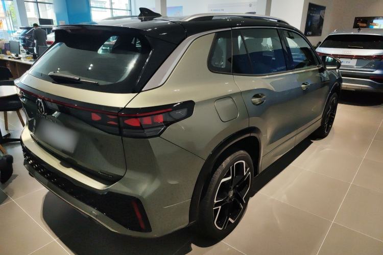 Used Volkswagen Tayron 2025 Tiguan L 380TSI 4Motion Luxury Rear Right 45 Deg