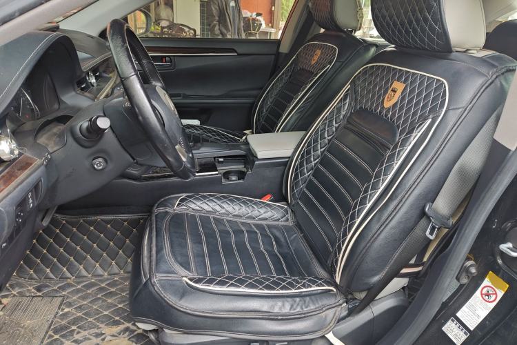 Used Lexus ES 2015 300h Luxury Edition Left Front Seat