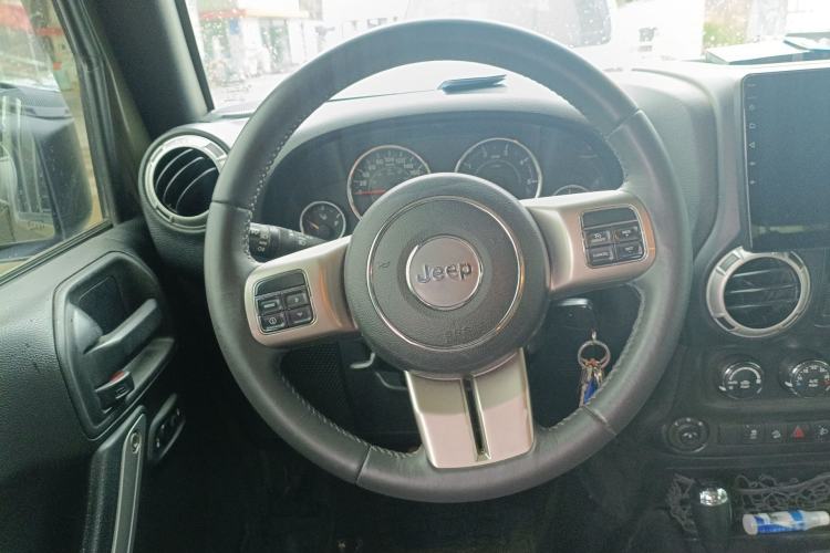 Used Jeep Wrangler 2015 2.8TD Sahara Four-Door Comfort Edition Steering Wheel