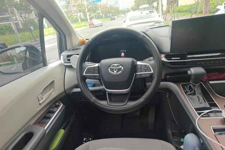 Used Toyota SIENNA 2023 2.5L Hybrid Comfort Edition Steering Wheel