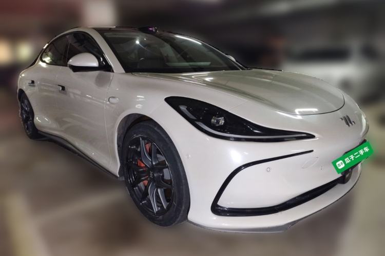 Used IM L6 2024 Max Standard Edition Front Right 45 Deg