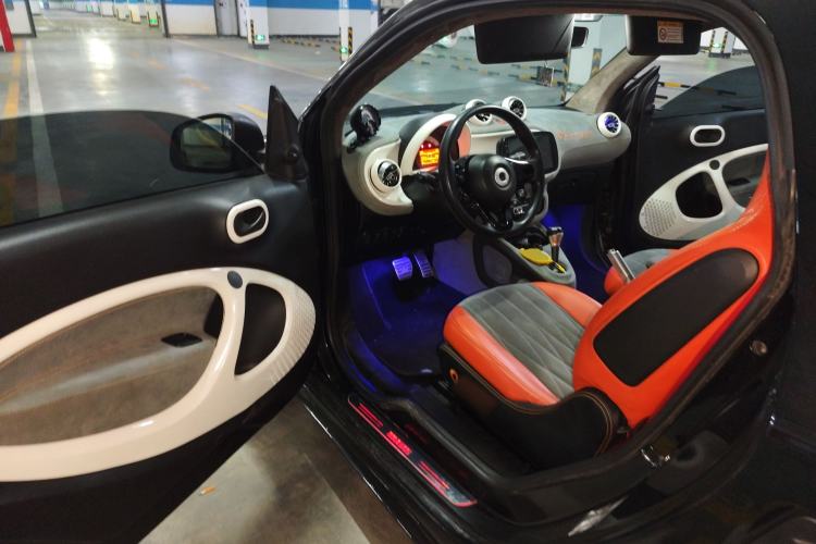 Used smart fortwo 2015 1.0L 52 kW hardtop Dynamic version
