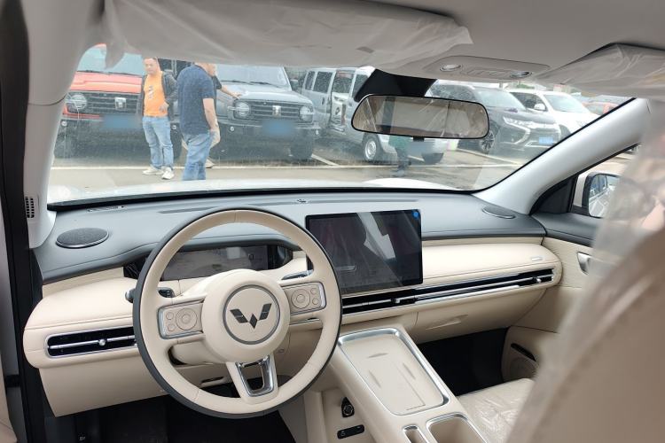 Used Wuling Bingo S 2025 Model 325km Deluxe Edition Center Console