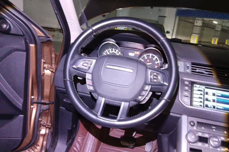 Used Land Rover Range Evoque 2014 2.0T 5-Door Luxury Edition Steering Wheel