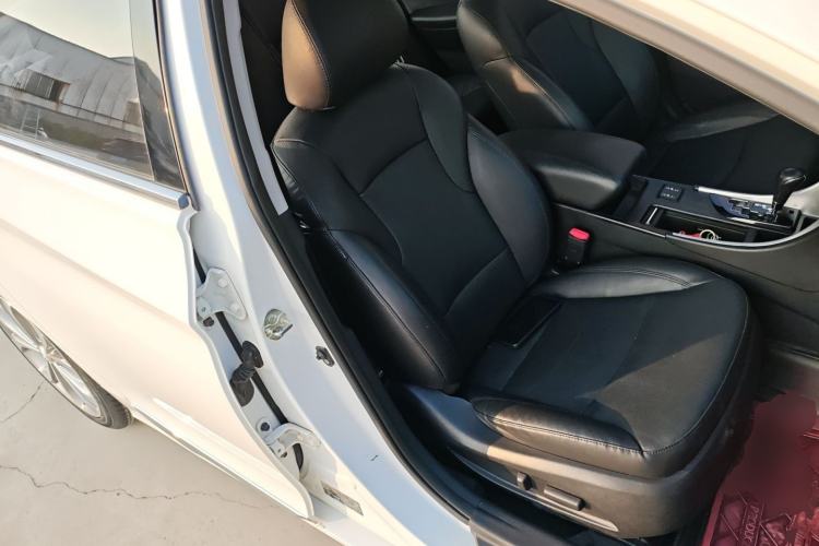 Used Hyundai Sonata 2014 2.4L Automatic Luxury Version China IV Standard Right Front Seat