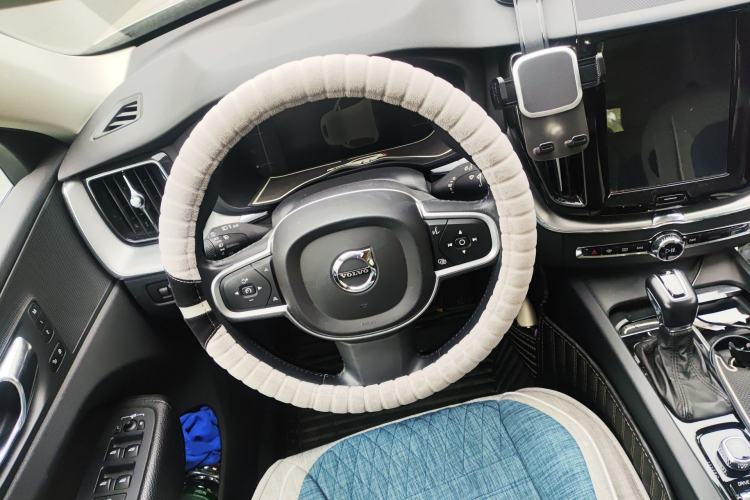 Used Volvo XC60 2019 T5 4x4 Smart Edition China V Standard Steering Wheel