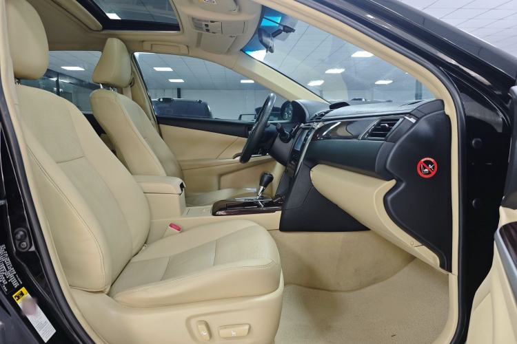 Used Toyota Camry 2015 Dual-Engine 2.5 HG Luxury Navigation Edition Interior 5