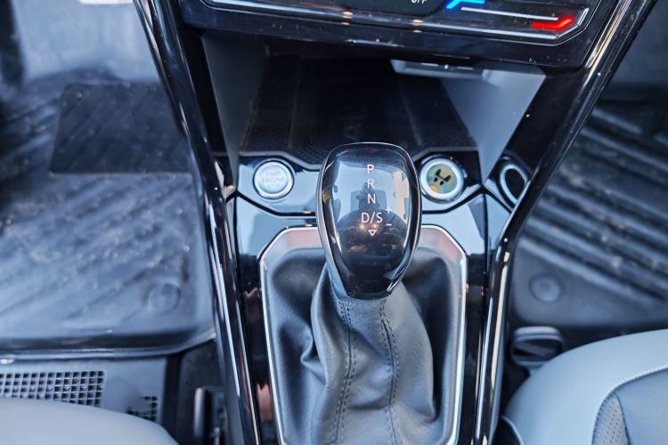 Used Volkswagen T-ROC 2023 300TSI DSG Two-Wheel Drive Starlight Edition