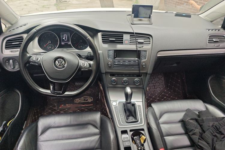 Used Volkswagen Golf 2015 1.4TSI Automatic Luxury Model Center Console