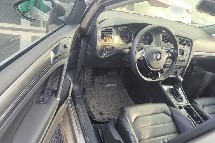 Used Volkswagen Golf 2014 1.4TSI Automatic Luxury Model
