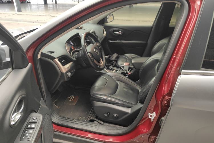 Used Jeep Cherokee 2017 2.4L Superior Edition Left Front Seat