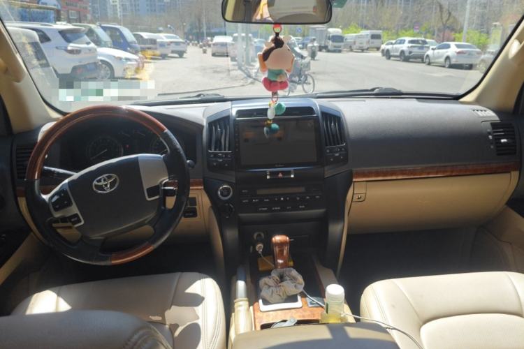 Used Toyota Land Cruiser  Center Console