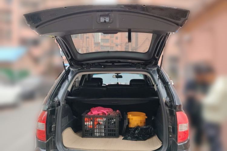 Used Roewe W5 2014 1.8T 2WD Automatic Tharu Special Edition Trunk