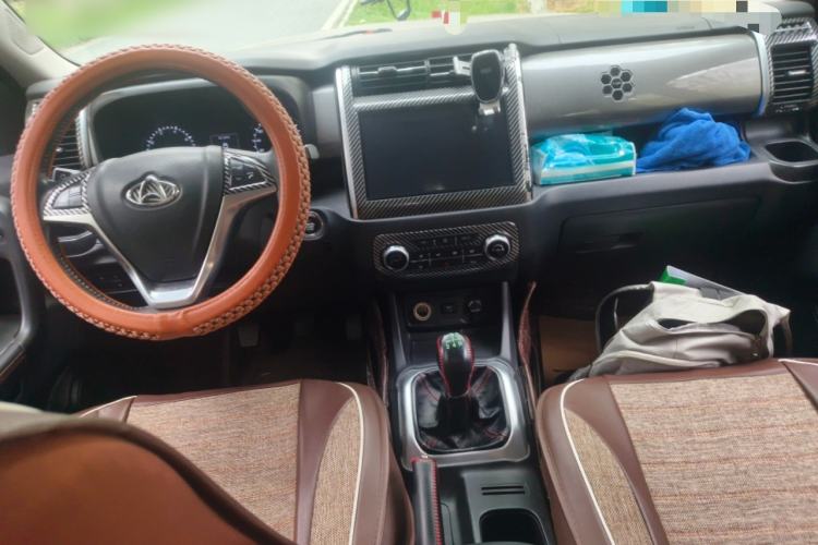 Used CHANGAN OSHAN X70A 2018 1.5L Manual Luxury Model Center Console