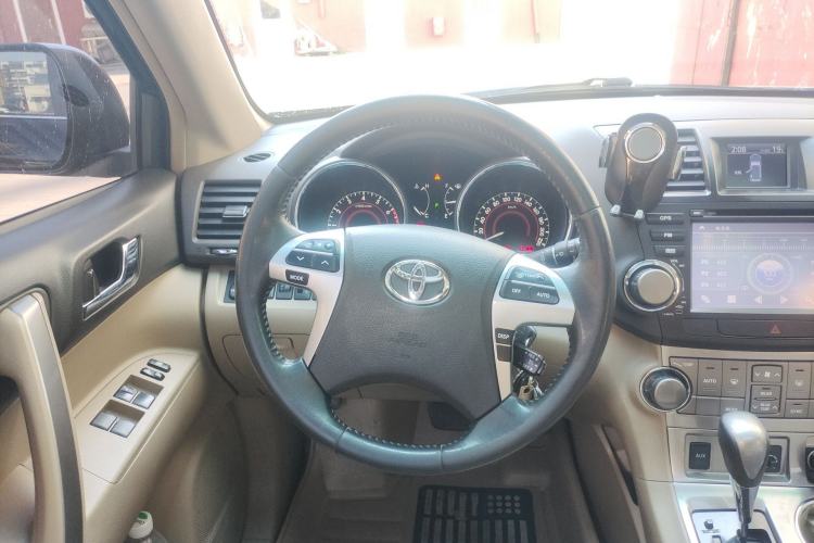 Used Toyota Highlander 2012 2.7L Two-Wheel Drive 7-Seater Luxury Edition Steering Wheel
