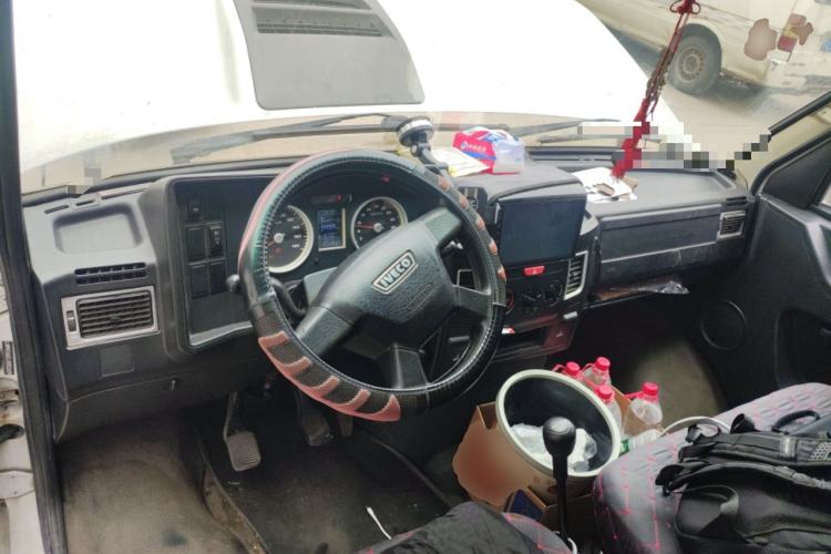 Used Iveco Daily 2017 2.5T A35 Passenger Van 5-7 Seats Model 47Z5