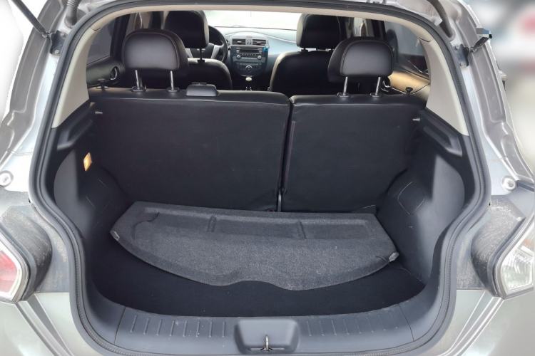Used Nissan Tiida 2011 1.6T Manual ZhiKu Edition
