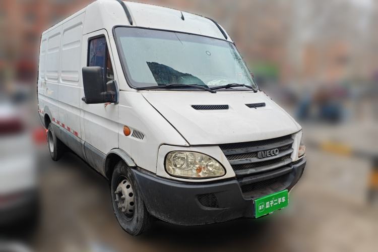 Used Iveco Power Daily 2013 2.8T-V36 Box Truck Front Right 45 Deg