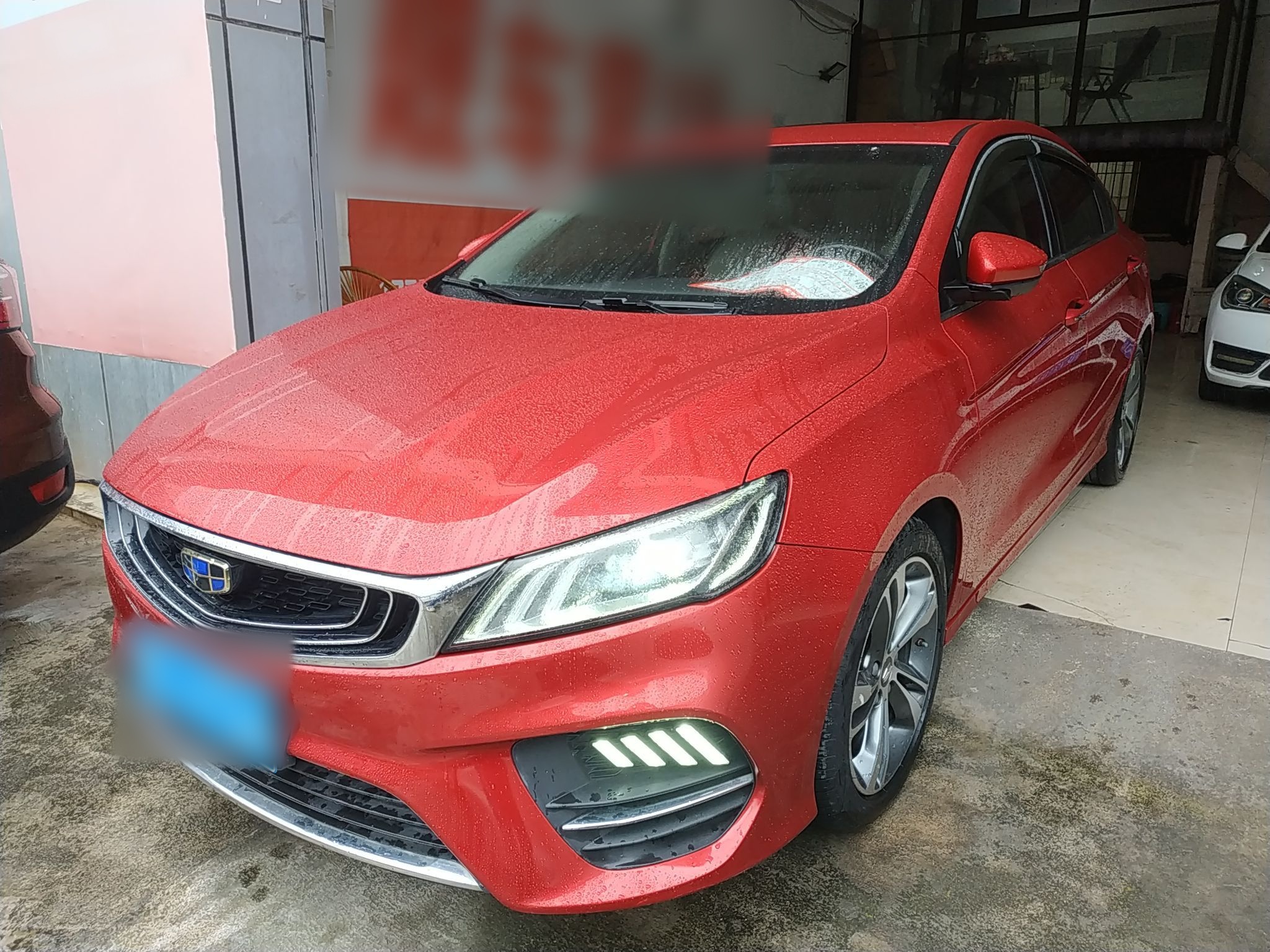 تحت مقدمة السيارة