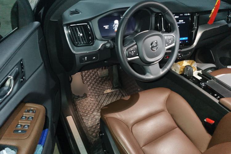 Used Volvo XC60 2022 B5 4x4 Zhiyi Luxury Edition
