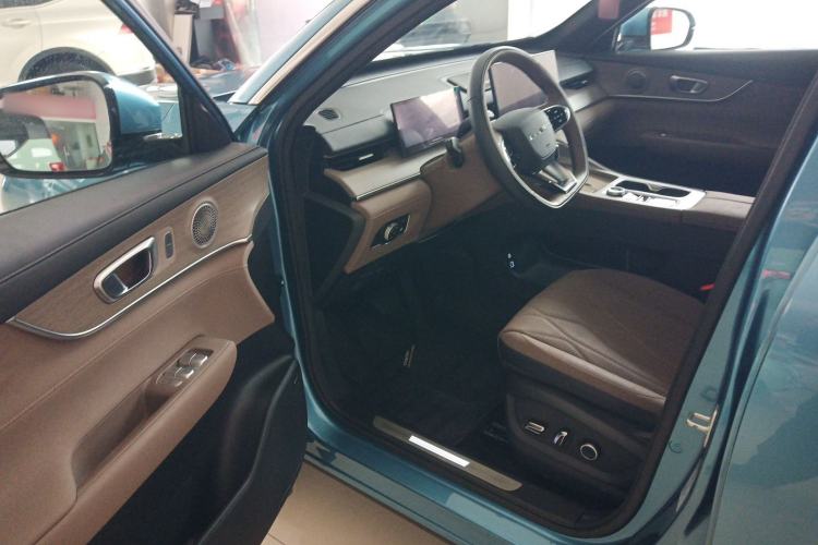 Used Chery Tiggo 8 PLUS C-DM 2025 1.5T 116 km Prestige Version 5 Seats Interior 3