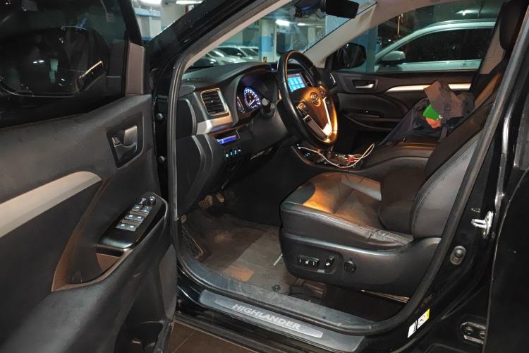 Used Toyota Highlander 2018 2.0T Four-Wheel Drive Luxury Version 7 Seats China VI Standard
