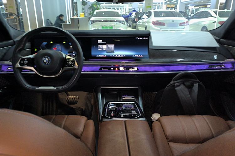 Used BMW i7 2023 xDrive60L Luxury Package
