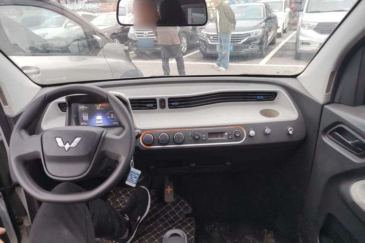 Used Wuling Hongguang MINIEV 2020 Freedom Version Lithium Iron Phosphate Center Console