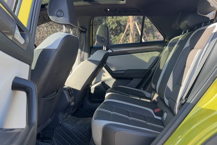 Used Volkswagen T-ROC 2023 300TSI DSG Two-Wheel Drive Starlight Edition