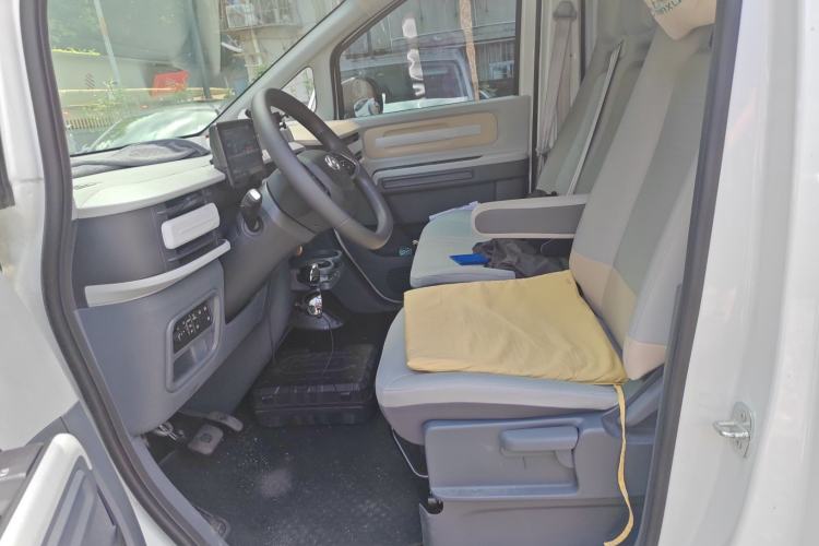 Used SAIC MAXUS Dana V1 2024 V1 Short Wheelbase Low-Roof Multi-Function Version (51 kWh)
