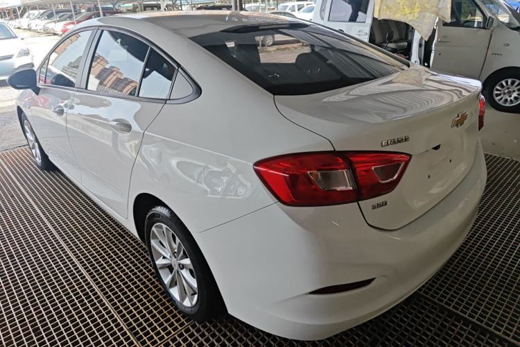 Used Chevrolet Cruze 2018 320 Automatic Pioneer Sunroof Edition
