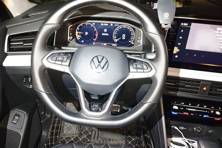 Used Volkswagen Tiguan L 2023 Facelifted 380TSI Automatic All-Wheel Drive R-Line Plus Version 7-Seater
