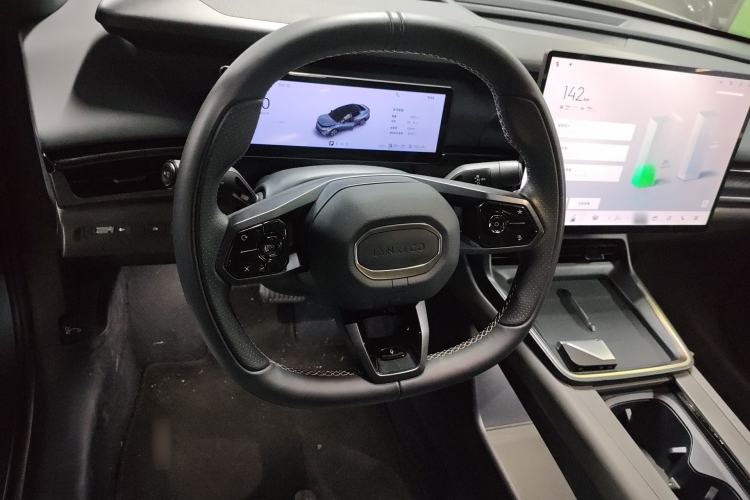 Used Lynk & Co 07 2024 EM-P 126 Long-Range Ultra Steering Wheel